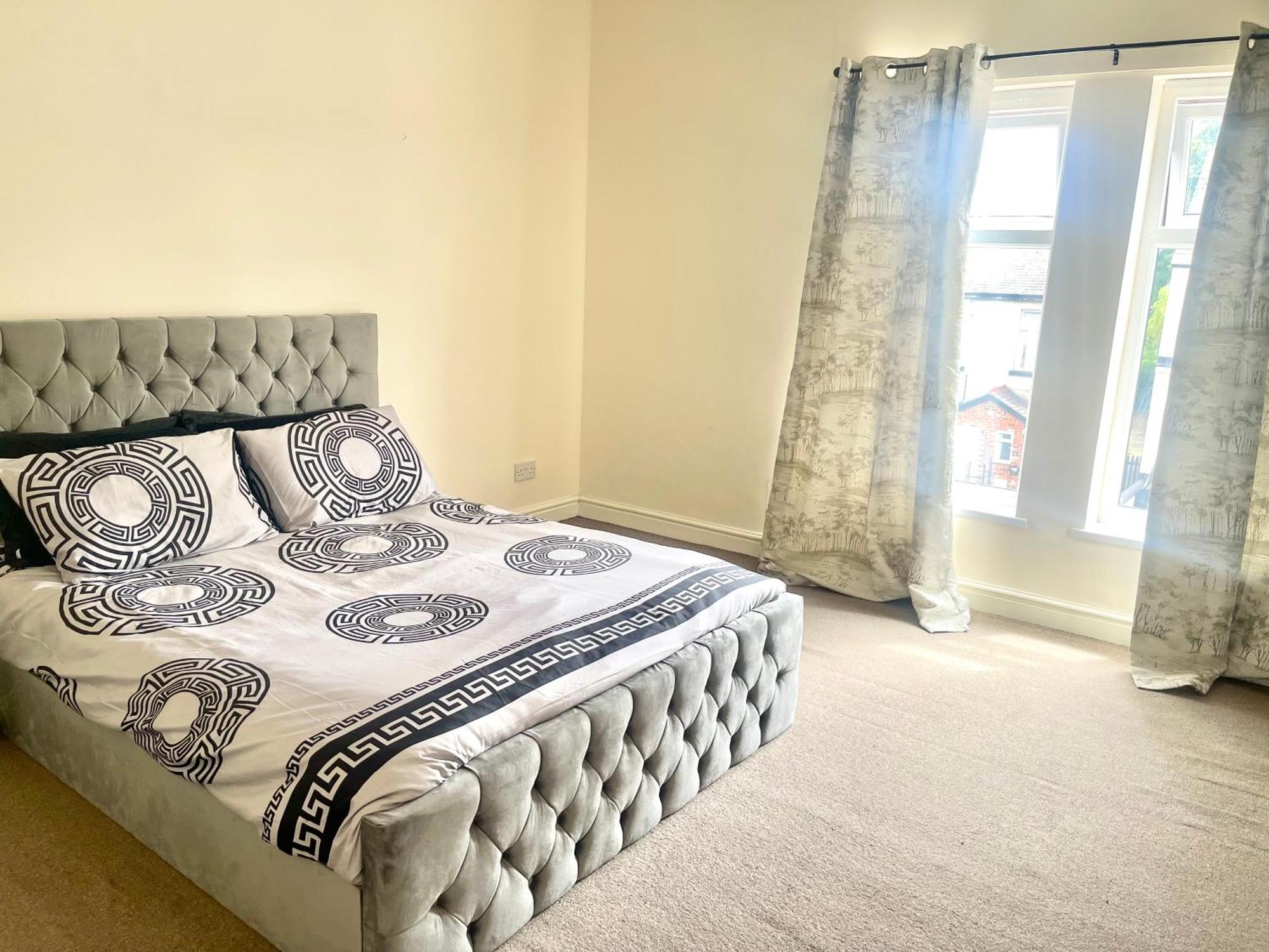 Luxestay Rooms - Old Trafford Манчестър Екстериор снимка