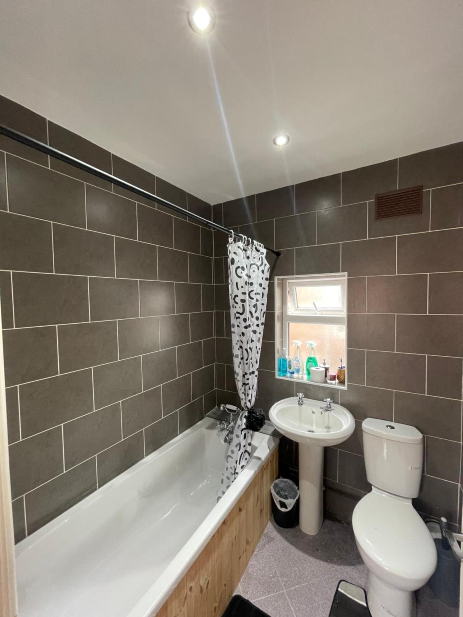 Luxestay Rooms - Old Trafford Манчестър Екстериор снимка