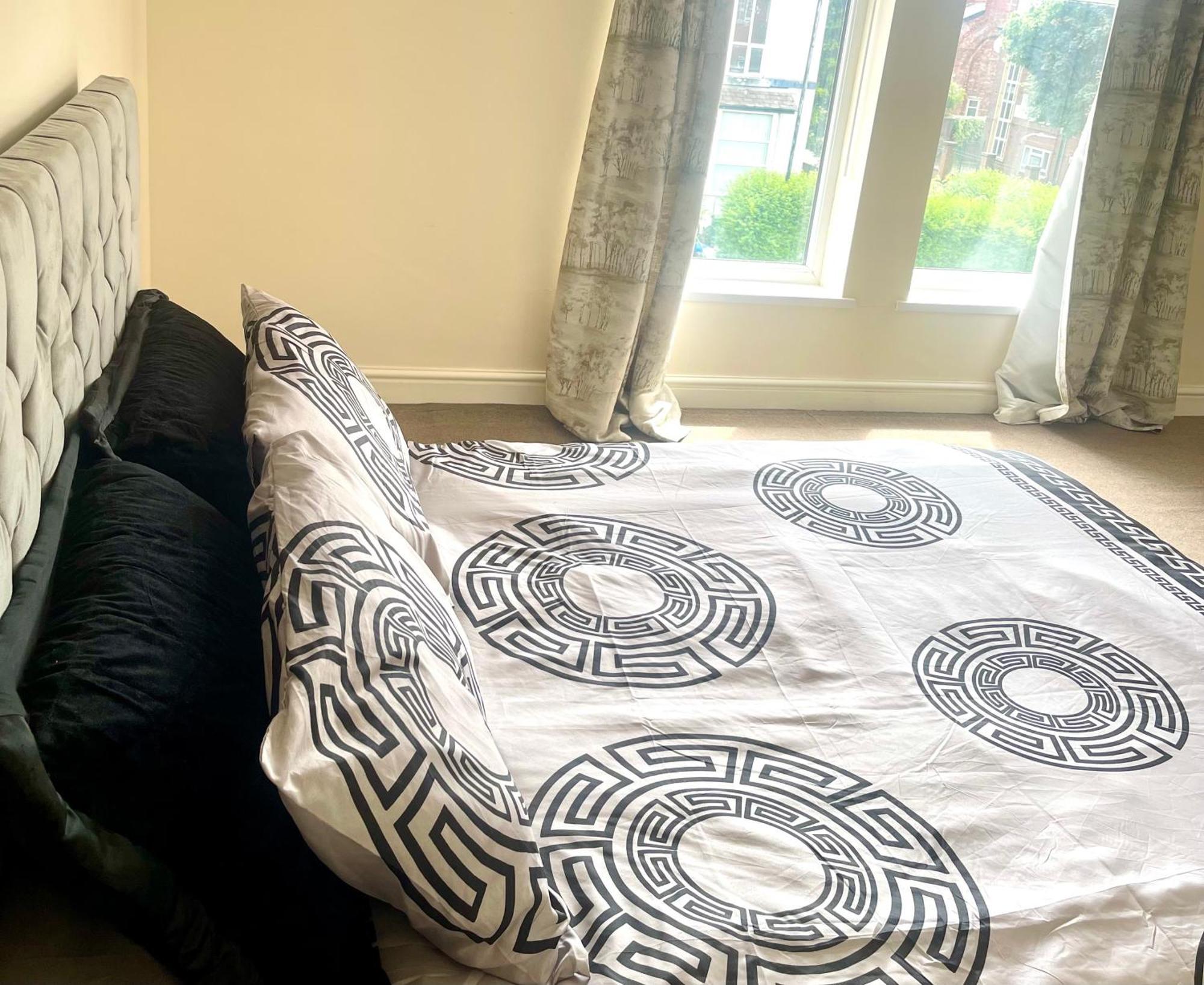 Luxestay Rooms - Old Trafford Манчестър Екстериор снимка